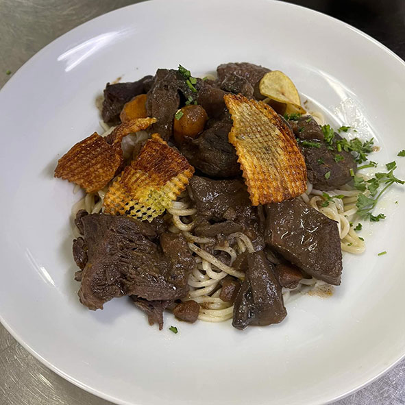 Daube de cerf du restaurant le Relais des Mailles à Laveyron dans la Drôme au bord du Rhône entre Valence et Lyon